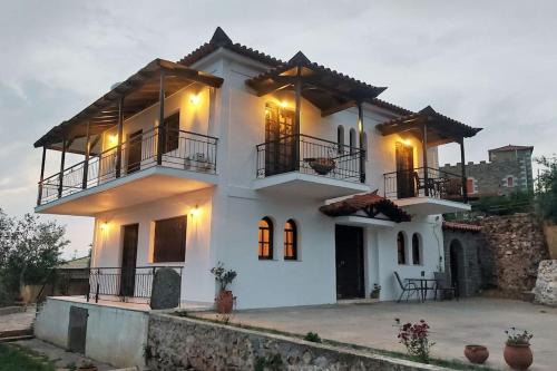 Tranquil Haven: Rastoni Villa in Neokhórion