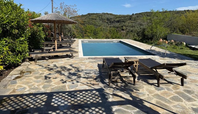 Tsagarakis Guesthouse & Pool Room .4 with Mountain & Pool View, Wi-Fi, Air Conditioning in Xinovrysi