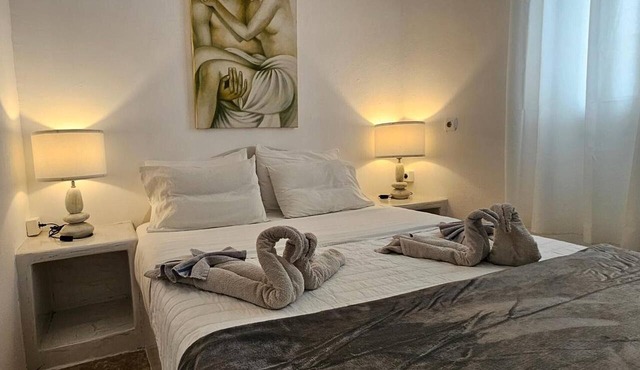 Two-Bedroom Apartment with Mountain View, Wi-Fi, and Air Conditioning in Perissa