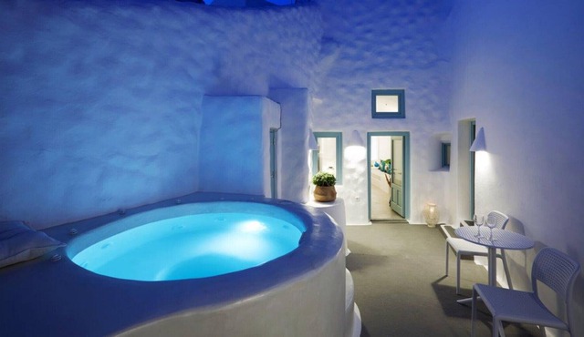 Two Bedroom Villa with Private Outdoor Jacuzzi in Pirgos Kallistis