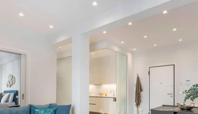 Upscale central APT, Patio near Hospitals & Metro in Μενεμένη