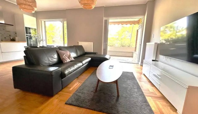 Uptown Suburb Apartment in Athens