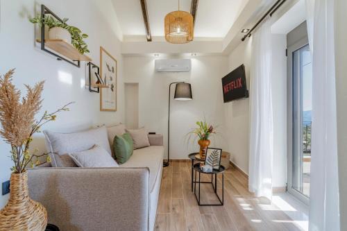 Urban Mountain Retreat in Kroústas