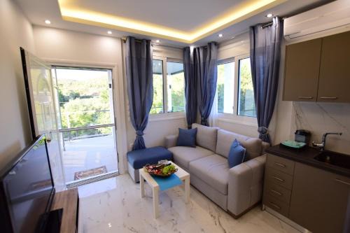 V1 Luxury Suites Toroni in Toroni