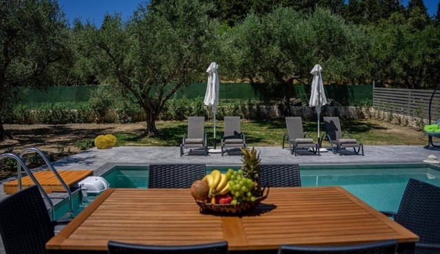 Valeria Private Villa in Planos
