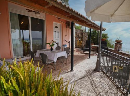 Verga Beachfront House Villa in Kalamata