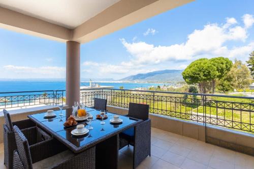 Verga Beachside Getaway with Panoramic Seaviews in Almirón