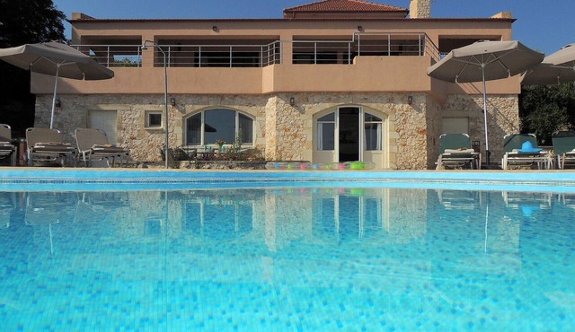Very private and spacious 4 Bedroom Villa with infinity pool and sea views. in Chania