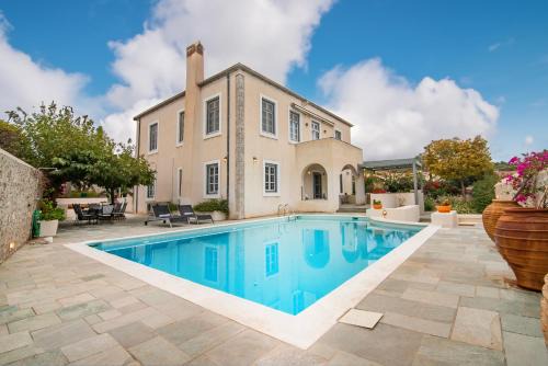 Villa 1853-Upper floor in Spetses