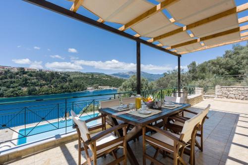 Villa Alex Meganisi - Luxury villa with private pool, seaviews, beach closeby in Meganisi