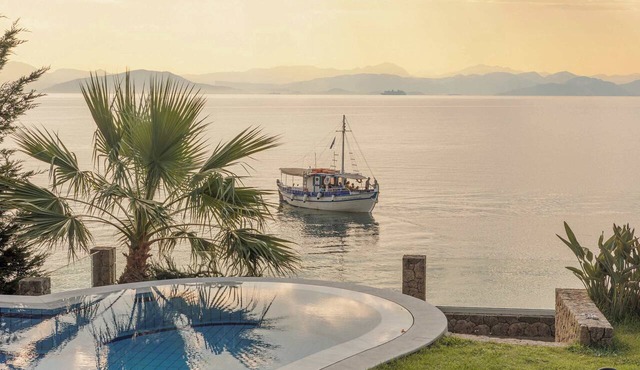 Villa Alia, Modern Comfort Direct Beach Access in Corfu