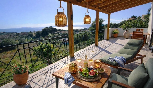 Villa Anley - Enjoy amazing sea views between tradition and modernity! in Ratzaklion