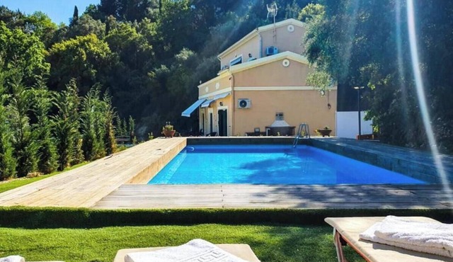 Villa 'Annette' with Sea View, Wi-Fi and Air Conditioning in Corfu
