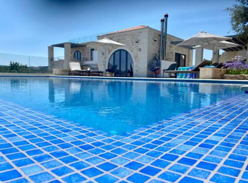 Villa Annie Crete - Private Luxury Villa with Sea and Mountain Views in Tsivarás