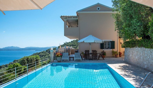 Villa Anthula mit Pool und herrlichem Meerblick by Interhome in Kalami