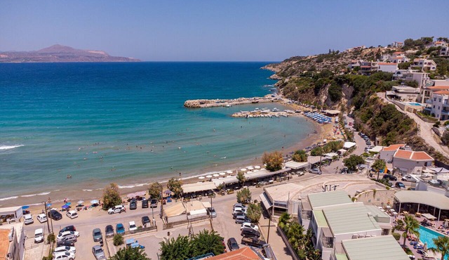 Villa Antonia – Private Estate with Traditional Windmill, Steps from Almyrida Beach in Almyrida