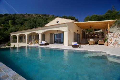 Villa Asteri, Old Skala - Secluded Location - Panoramic Sea Views - Infinity Pool in Old Skala