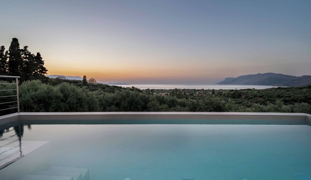 Villa Aurelia with private pool and jacuzzi in Drapanias