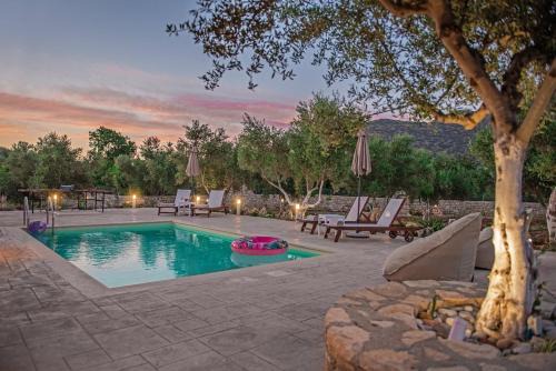 Villa Avra - With Private Pool in Melidhónion
