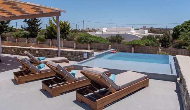 Villa 'Blue Bell Resort Sunset' with Private Pool, Wi-Fi and Air Conditioning in Paros