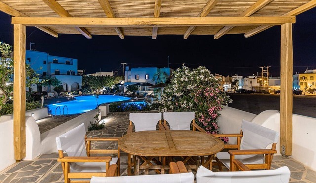 Villa Calivion, Private Outdoor Hot Tub, Furnished Terrace, Shared Pool, Naxos in Naxos