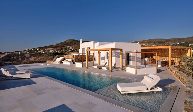 Villa Costa Pounda 3 with 3 br and private pool in Paros