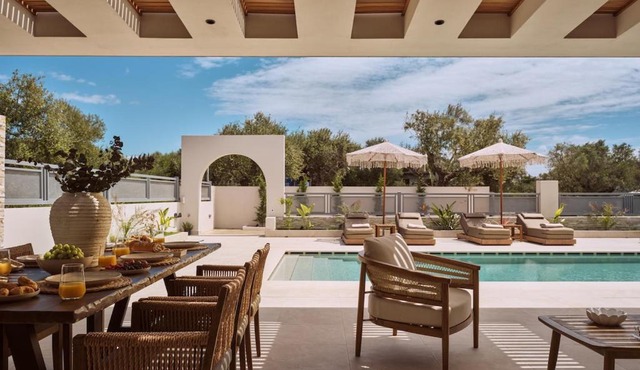 Villa D&A, A Private Sanctuary With Heated Pool by MindYourVilla in Vanáton