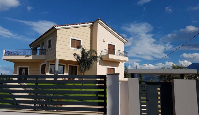 Villa "Dimitris" mit Blick auf das Wasser by Interhome in Aiyion