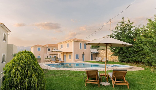 Villa Emelia with shared pool in Lakithra
