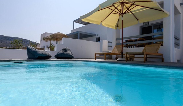 Villa 'Evi' with Private Pool, Wi-Fi and Air Conditioning in Kastraki