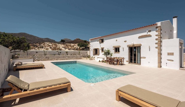 Villa Froudi in Azogiras