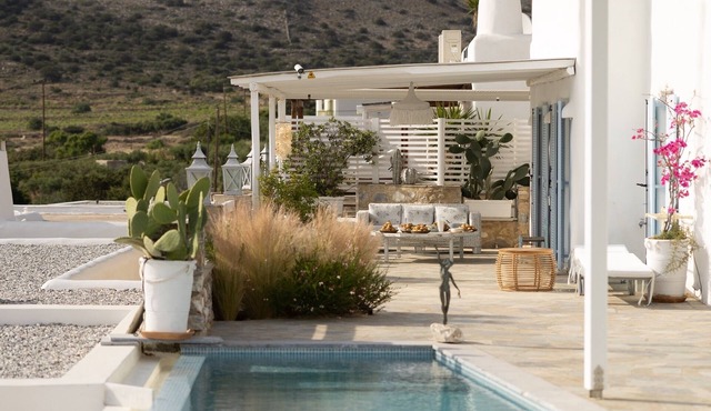 VILLA GALAZIO, PRIVATE POOL, SEA VIEWS AND SUNSETS OVER ANTIPAROS in Paros