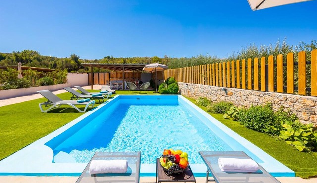 Villa Galini - Three Bedroom Villa, Sleeps 6 in Vathi
