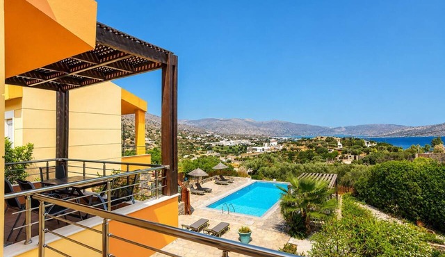 Villa Glan Y Mor - Five Bedroom Villa, Sleeps 10 in Agios Nikolaos