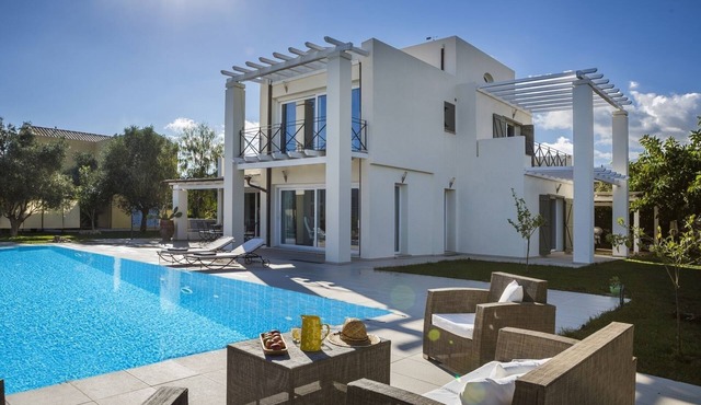 Villa Hermes - Three Bedroom Villa, Sleeps 6 in Karavomylos