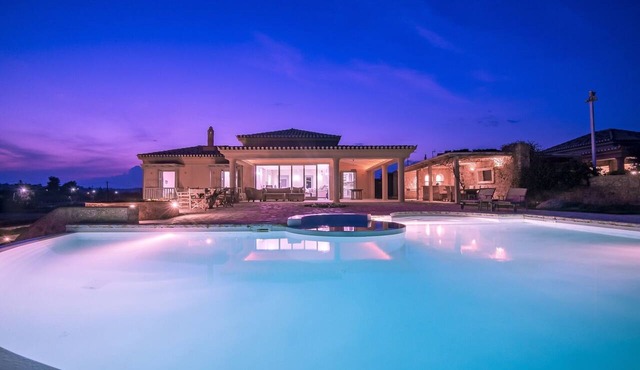Villa in Peloponnese by Petrothalassa Beach in Porto Heli