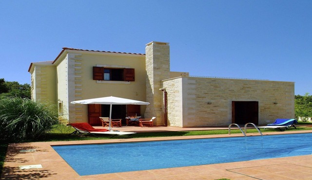 Villa in Prines with Cretan Sea Views in Atsipópoulon