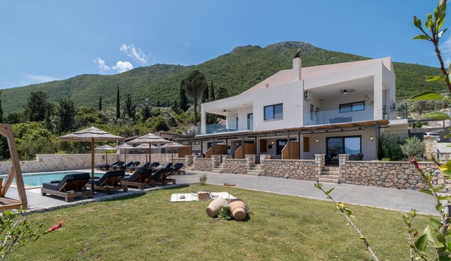 Villa 'Ioni 2' with Sea View, Wi-Fi and Air Conditioning in Spanokhorion