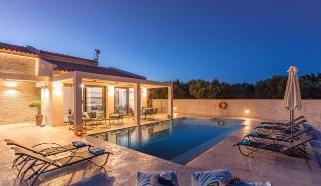 Villa Levanta by Villa Plus in Koridallos