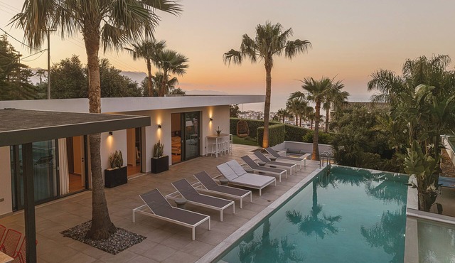 Villa Lydia with a heated indoor pool in Kissamos