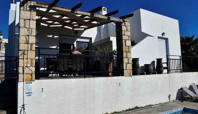 Villa Mailin – a quiet vacation home with a private pool and ocean views near Rethymno in Skouloufia