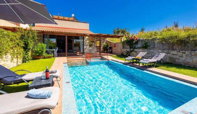 Villa Mandarin - Two Bedroom Villa, Sleeps 4 in Platanias