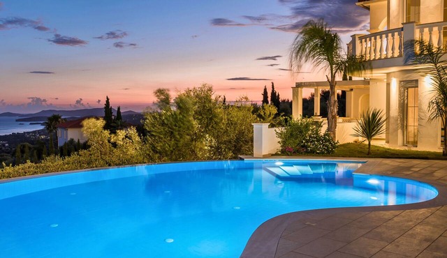 Villa Mandola, exclusive dream villa with pool and sea views in Finikounda in Grizokampos