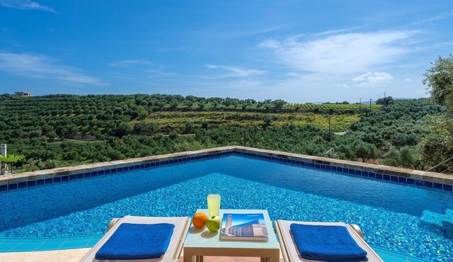 Villa 'Margarita's 2' with Sea View, Wi-Fi and Air Conditioning in Chania