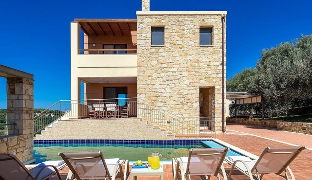 Villa 'Margarita's 3' with Sea View, Wi-Fi and Air Conditioning in Chania