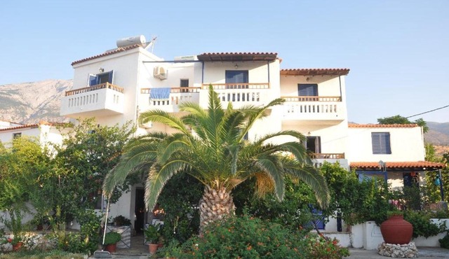 Villa Maria in Marathokampos