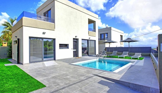 Villa Maripol by PosarelliVillas in Galatás