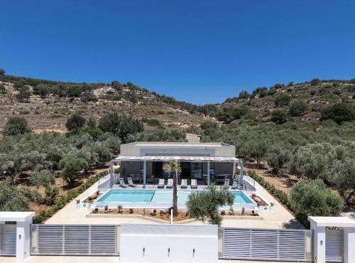 Villa Me & You - With 2 Private Pools in Roumelí