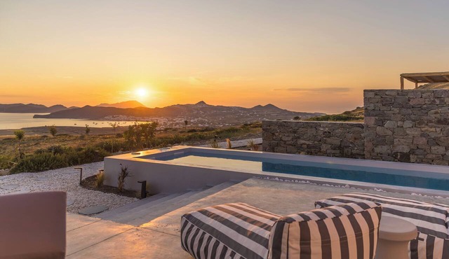 Villa Nabia I, Seaview and Sunset view, Private Pool in Adamas