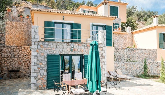 Villa on Arcadian Coast near Kissakas Beach in Pera Melana